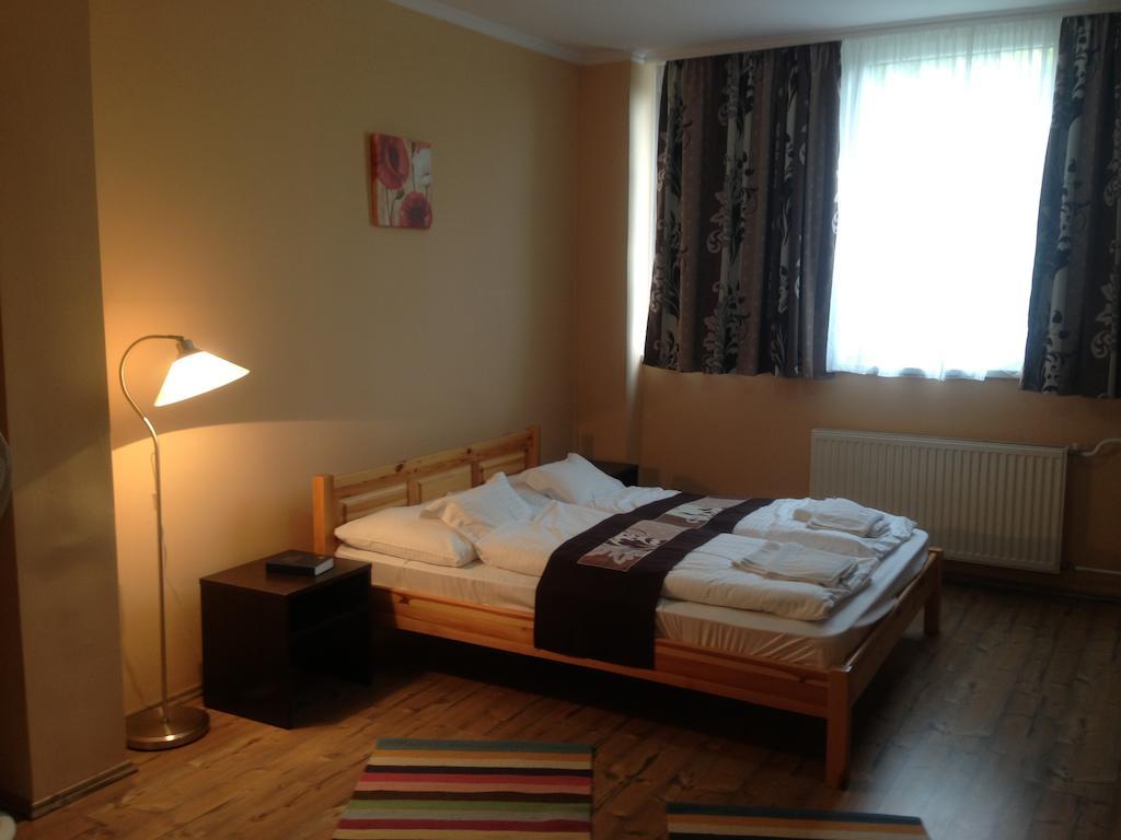 Vasvirág Hotel Celldömölk Habitación foto